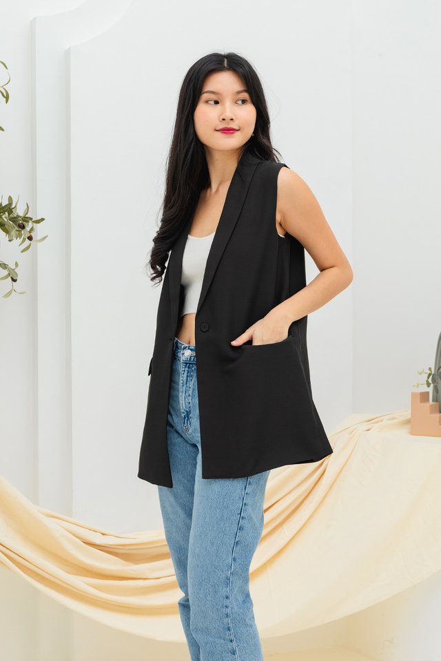 The Chic Lady Vest in Black