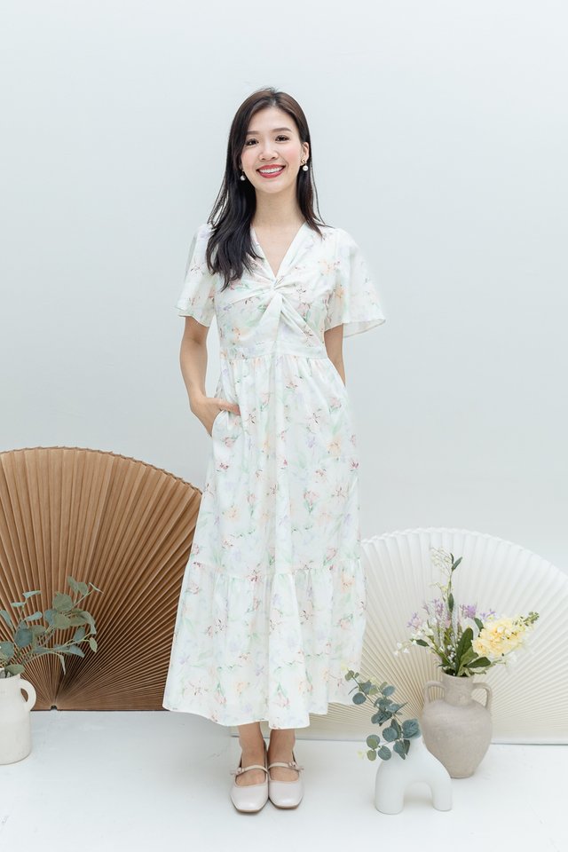Knotty Affair Dress in Peach Florals