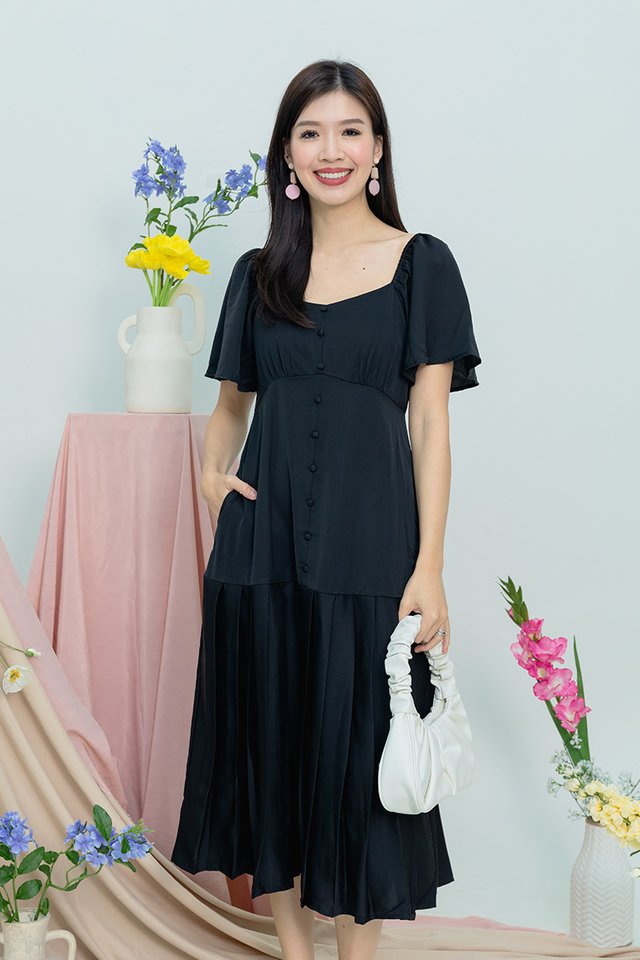 Joyous Pleated Buttons Dress in Black