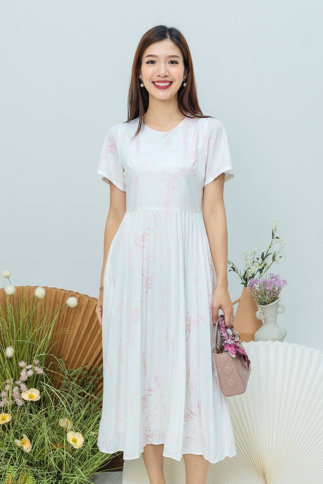 Gentle Folds Dress in Pink Porcelain