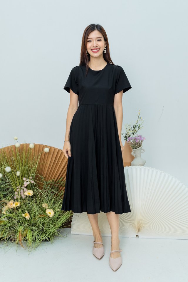 Gentle Folds Dress in Solid Black