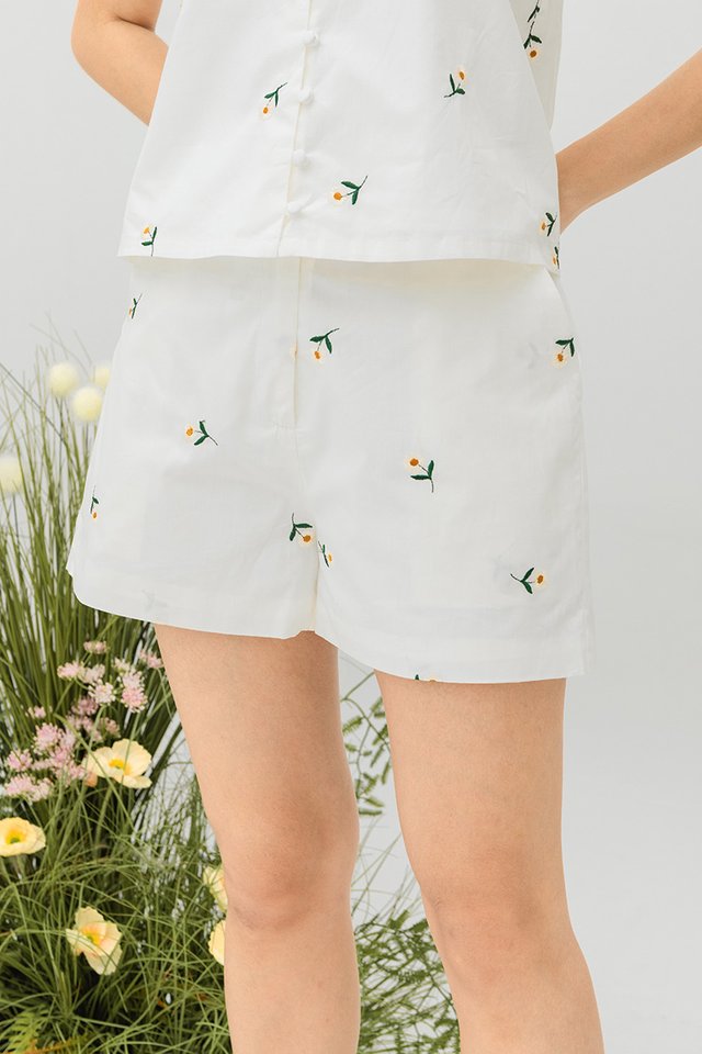 Daisy Breeze Embroidery Shorts in White