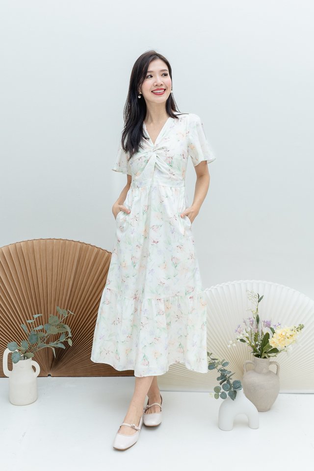 Knotty Affair Dress in Peach Florals