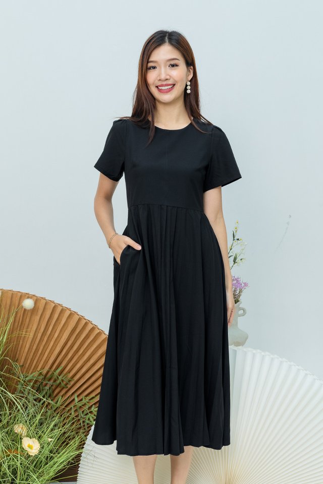 Gentle Folds Dress in Solid Black