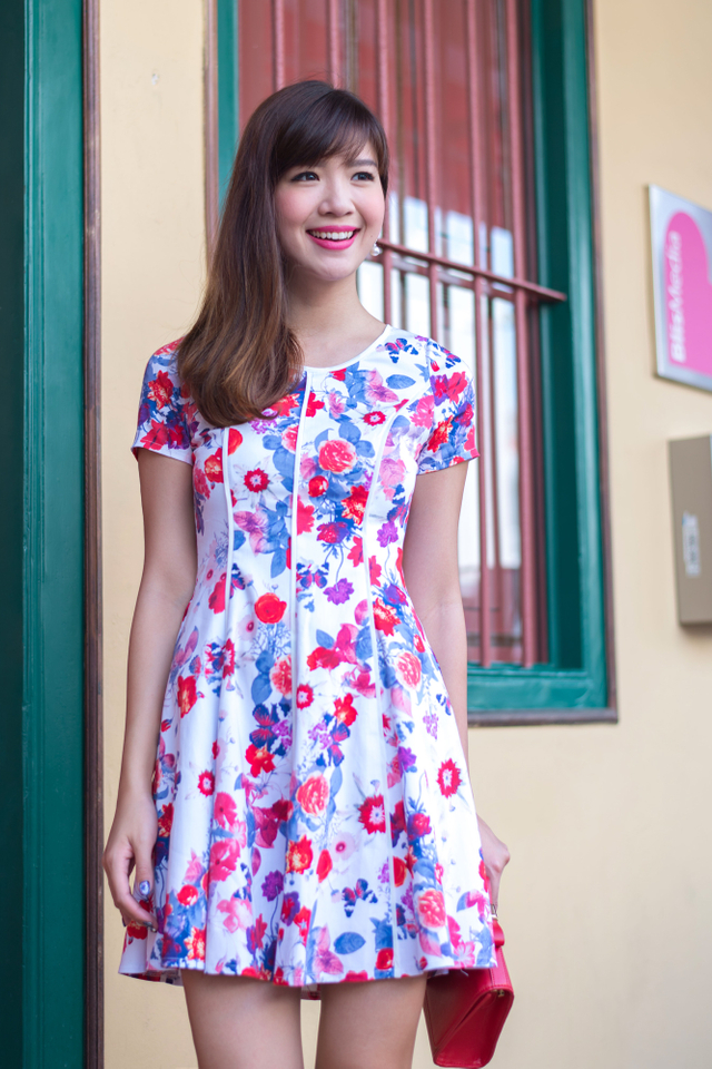 Lilah Floral Piping Dress in Red Florals