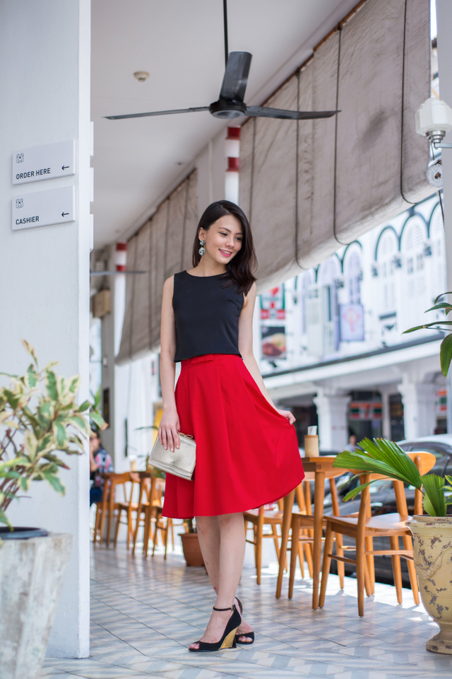 Take A Bow Tulle Midi Skirt in Red