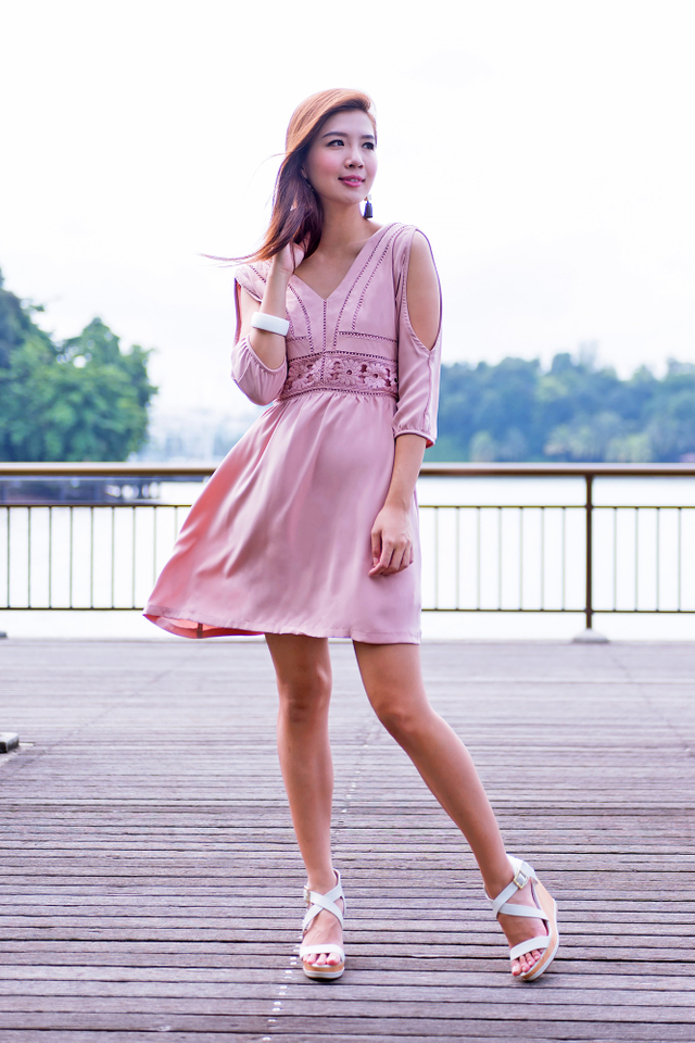 Leia Cold Shoulders Dress in Nude Pink