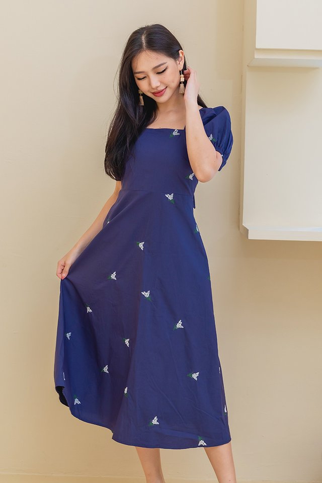 Sweet Pollen Embroidery Dress in Navy